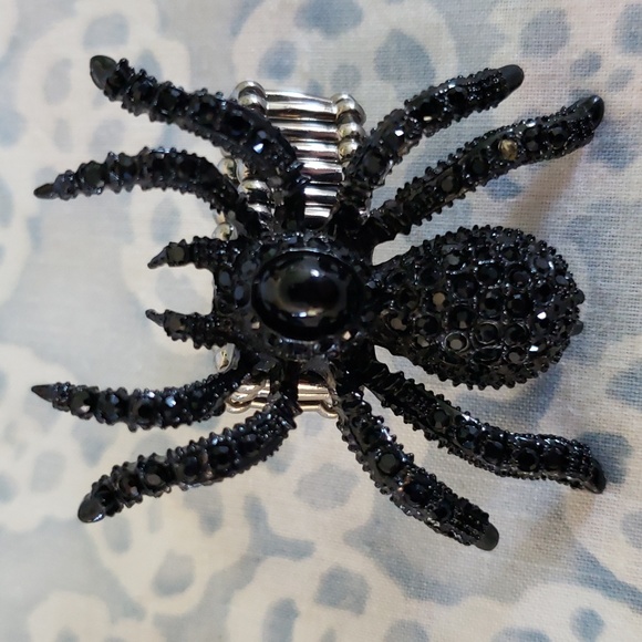 7 Items Bundle Spider Ring Spider Bracelet Halloween Pin Tarantula Ring - Picture 13 of 16